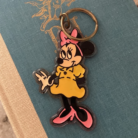 Vintage Minnie Mouse souvenir keychain - Picture 3 of 4